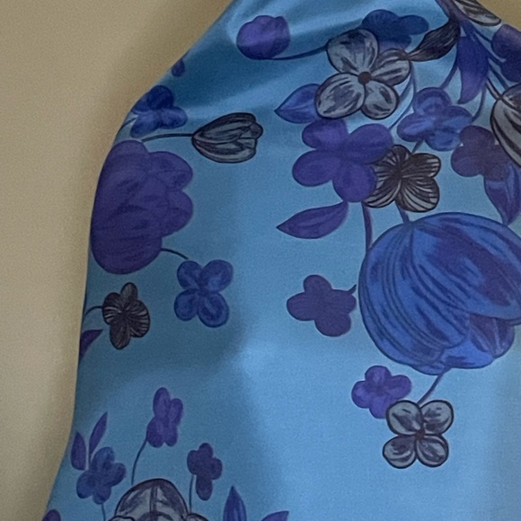 Vintage Richard Allan Silk Scarf 29 In Sq Excellent Condition - Picture 5 of 9